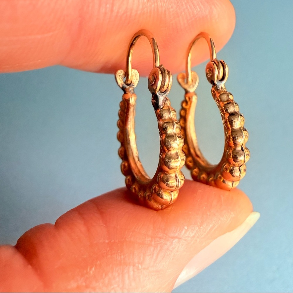 Vintage 14k Yellow Gold Shrimp Style Hoop Classic Earrings - Picture 2 of 6